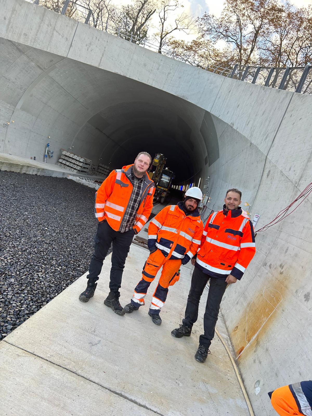 Deutsches und marokkanisches Bauleitungsteam von GERMACORE bei Tunnelbauprojekt für Bahninfrastruktur